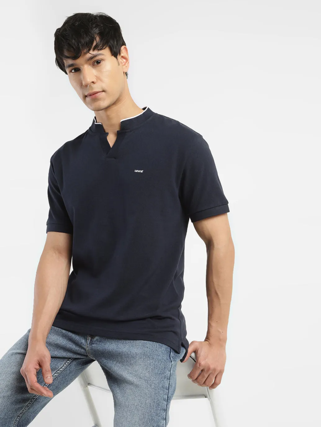 Men's Solid Slim Fit Henley Neck T-Shirt