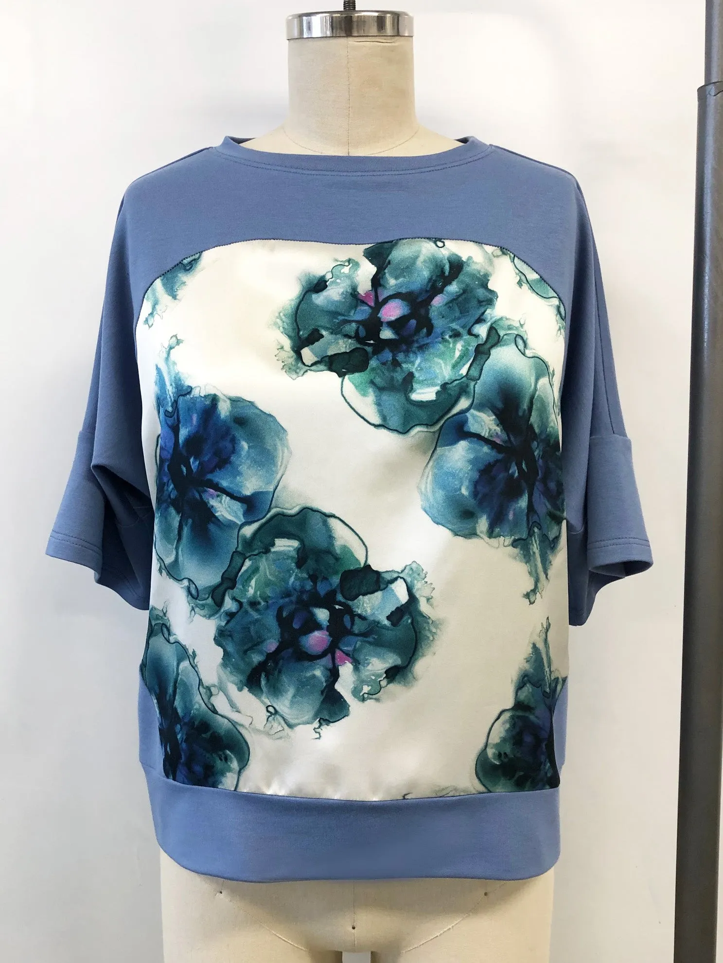 Short Sleeve Silk Sweatshirt Porcelain Violets